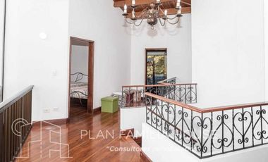 Magnifica casa 300 mts construida lote 2790 mts4 hab en Chía