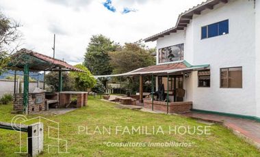 Magnifica casa 300 mts construida lote 2790 mts4 hab en Chía