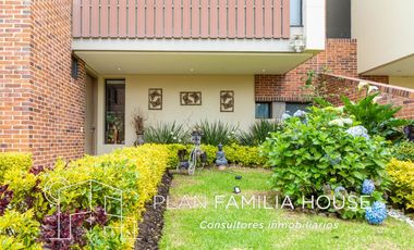 Maravillosa casa dos niveles en excelente ubicación en Cajicá