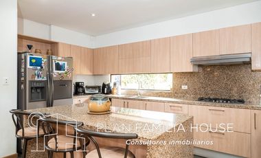 Maravillosa casa dos niveles en excelente ubicación en Cajicá
