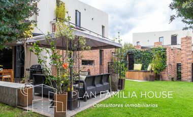 Maravillosa casa dos niveles en excelente ubicación en Cajicá