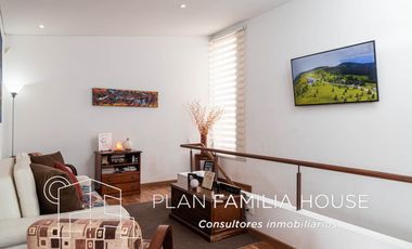 Maravillosa casa dos niveles en excelente ubicación en Cajicá