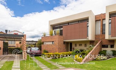 Maravillosa casa dos niveles en excelente ubicación en Cajicá
