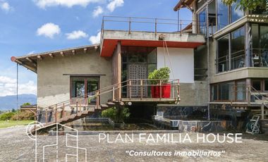 Grandiosa casa Campestre con vista a la sabana de Chía en venta.