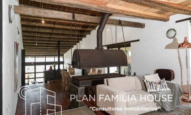 Grandiosa casa Campestre con vista a la sabana de Chía en venta.