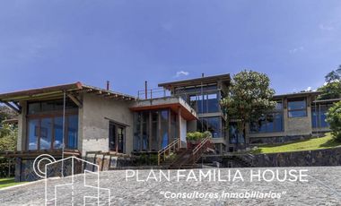 Grandiosa casa Campestre con vista a la sabana de Chía en venta.