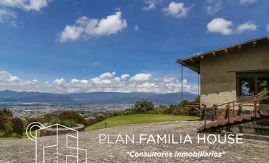 Grandiosa casa Campestre con vista a la sabana de Chía en venta.