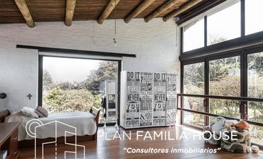 Grandiosa casa Campestre con vista a la sabana de Chía en venta.