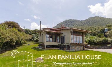 Grandiosa casa Campestre con vista a la sabana de Chía en venta.