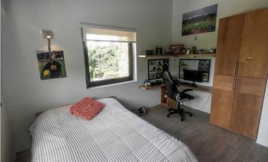 IMPONENTE CASA EN CHIA SINDAMANOY, MODERNA CON DISEÑO ÚNICO