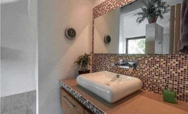 IMPONENTE CASA EN CHIA SINDAMANOY, MODERNA CON DISEÑO ÚNICO