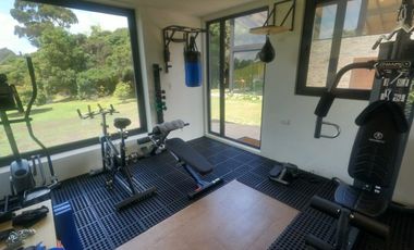 IMPONENTE CASA EN CHIA SINDAMANOY, MODERNA CON DISEÑO ÚNICO