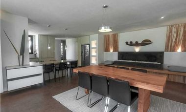 IMPONENTE CASA EN CHIA SINDAMANOY, MODERNA CON DISEÑO ÚNICO