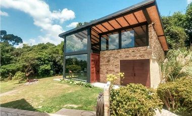 IMPONENTE CASA EN CHIA SINDAMANOY, MODERNA CON DISEÑO ÚNICO