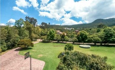 IMPONENTE CASA EN CHIA SINDAMANOY, MODERNA CON DISEÑO ÚNICO