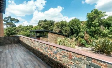 IMPONENTE CASA EN CHIA SINDAMANOY, MODERNA CON DISEÑO ÚNICO