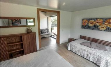 IMPONENTE CASA EN CHIA SINDAMANOY, MODERNA CON DISEÑO ÚNICO