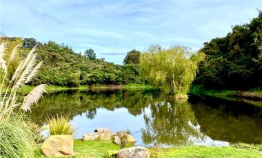 IMPONENTE CASA EN CHIA SINDAMANOY, MODERNA CON DISEÑO ÚNICO