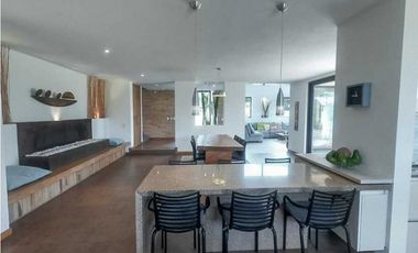 IMPONENTE CASA EN CHIA SINDAMANOY, MODERNA CON DISEÑO ÚNICO