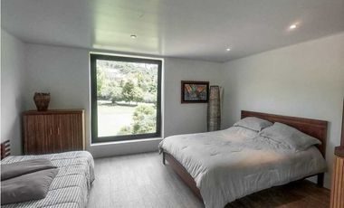 IMPONENTE CASA EN CHIA SINDAMANOY, MODERNA CON DISEÑO ÚNICO