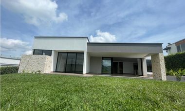 Casa campestre para la venta en el sector de la casona, Pereira !!!
