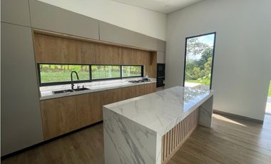 Casa campestre para la venta en el sector de la casona, Pereira !!!