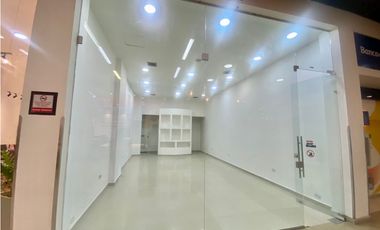 SE VENDE O ARRIENDA LOCAL COMERCIAL EN EL CENTRO COMERCIAL ARRECIFE