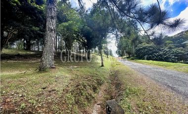Oportunidad! Se Vende Terreno de Esquina Zona Alta - Altos del Maria