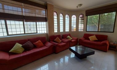 Venta de villa esquinera de cuatro dormitorios sector La Milina