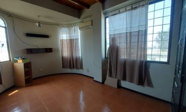 Venta de villa esquinera de cuatro dormitorios sector La Milina