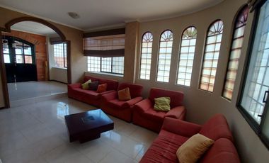 Venta de villa esquinera de cuatro dormitorios sector La Milina