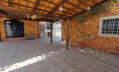 Venta de villa esquinera de cuatro dormitorios sector La Milina
