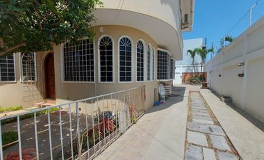 Venta de villa esquinera de cuatro dormitorios sector La Milina