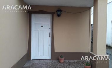 Arana al 1700 - Luis Guillon
