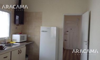 Arana al 1700 - Luis Guillon