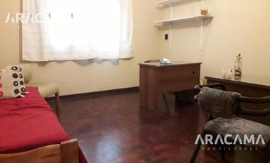 Arana al 1700 - Luis Guillon