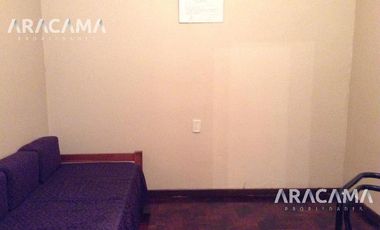 Arana al 1700 - Luis Guillon