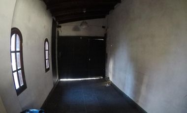 CASA EN VENTA CASTELAR NORTE - ESCUCHA OFERTA