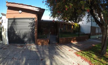 CASA EN VENTA CASTELAR NORTE - ESCUCHA OFERTA