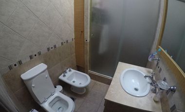 CASA EN VENTA CASTELAR NORTE - ESCUCHA OFERTA