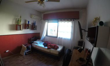 CASA EN VENTA CASTELAR NORTE - ESCUCHA OFERTA