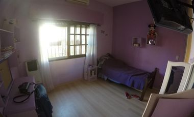 CASA EN VENTA CASTELAR NORTE - ESCUCHA OFERTA