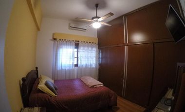 CASA EN VENTA CASTELAR NORTE - ESCUCHA OFERTA