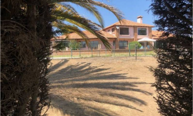 AMPLIA CASA EN CONDOMINIO DE LA CIUDAD DE LIMACHE