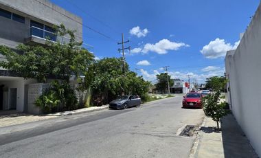 AMPLIO DEPARTAMENTO AMUEBLADO EN 2o. NIVEL CERCA DE ALTABRISA, MERIDA, YUCATAN.