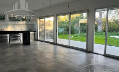 Casa 4 ambientes a estrenar en venta - La Candida