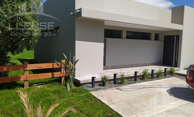 Casa 4 ambientes a estrenar en venta - La Candida