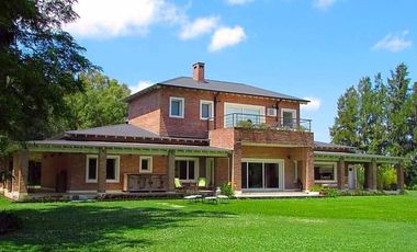 Venta campo de 58hs con casco moderno en Lobos