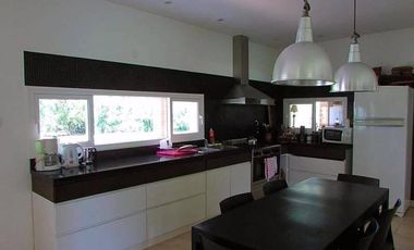 Venta campo de 58hs con casco moderno en Lobos