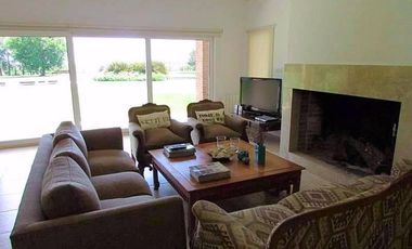 Venta campo de 58hs con casco moderno en Lobos